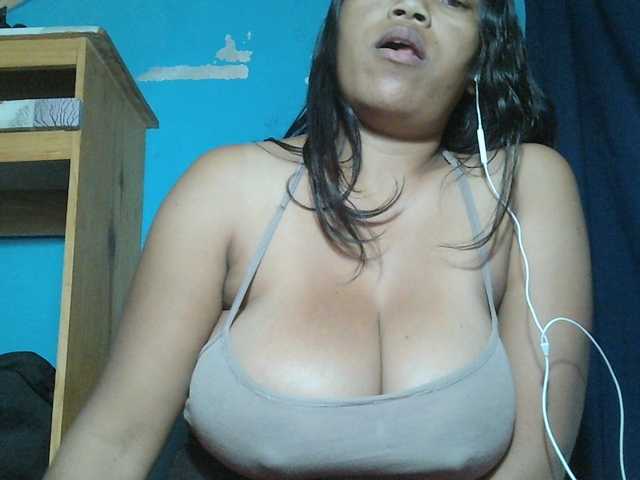 MIRANDAW live cam on BongaCams