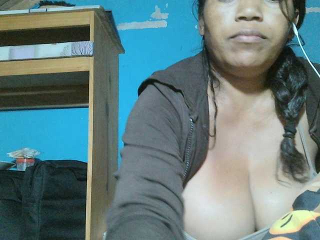 MIRANDAW live cam on BongaCams