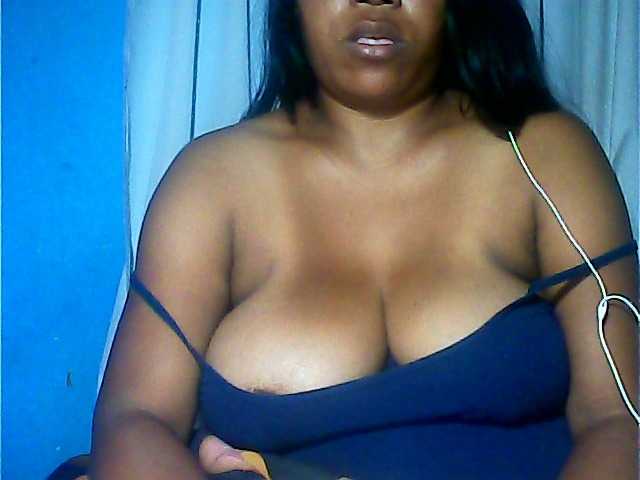 MIRANDAW live cam on BongaCams
