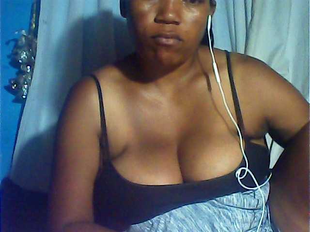 MIRANDAW's BongaCams show and profile