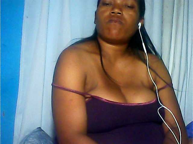 MIRANDAW live cam on BongaCams