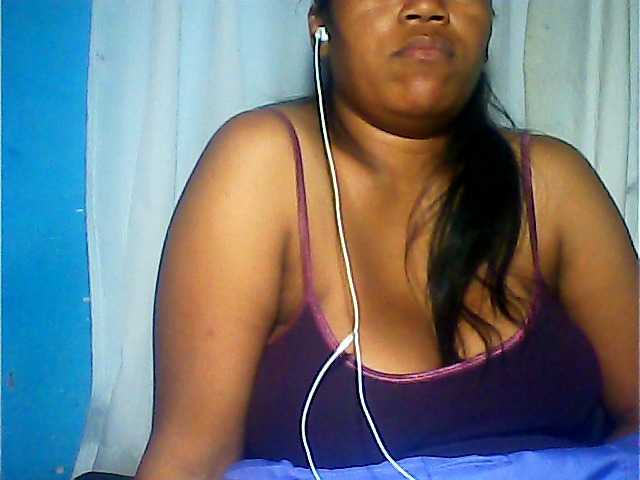 MIRANDAW live cam on BongaCams