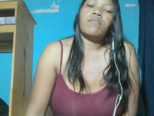 MIRANDAW live cam on BongaCams
