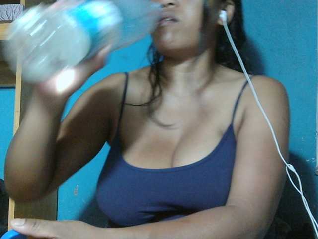 MIRANDAW live cam on BongaCams