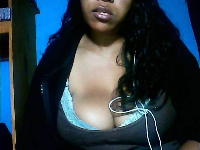 MIRANDAW live cam on BongaCams