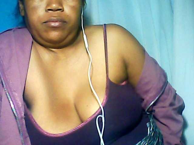 MIRANDAW live cam on BongaCams