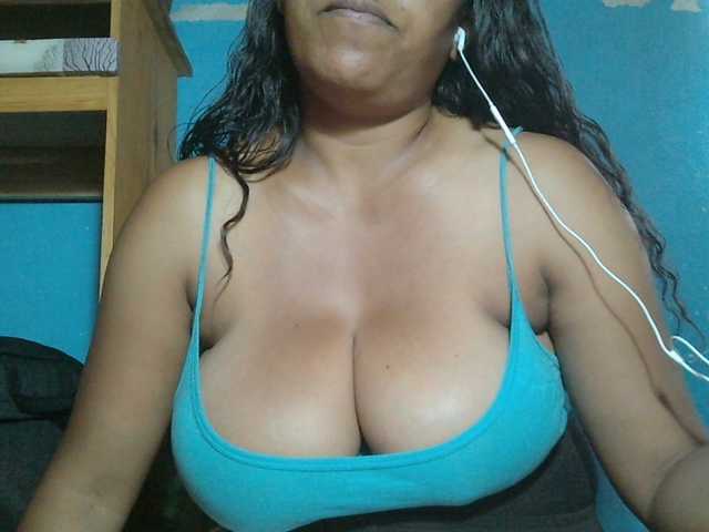 MIRANDAW live cam on BongaCams