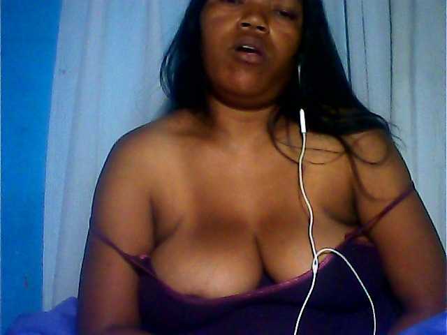 MIRANDAW live cam on BongaCams