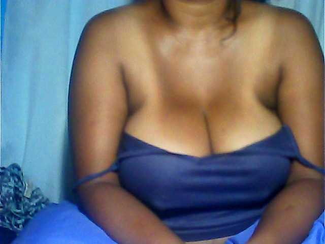 MIRANDAW's BongaCams show and profile