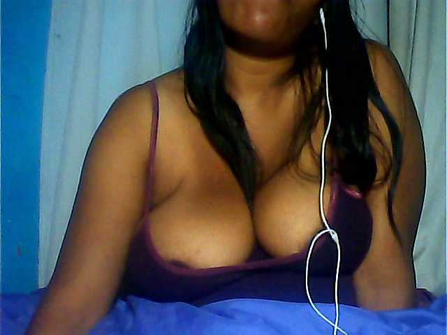 MIRANDAW live cam on BongaCams