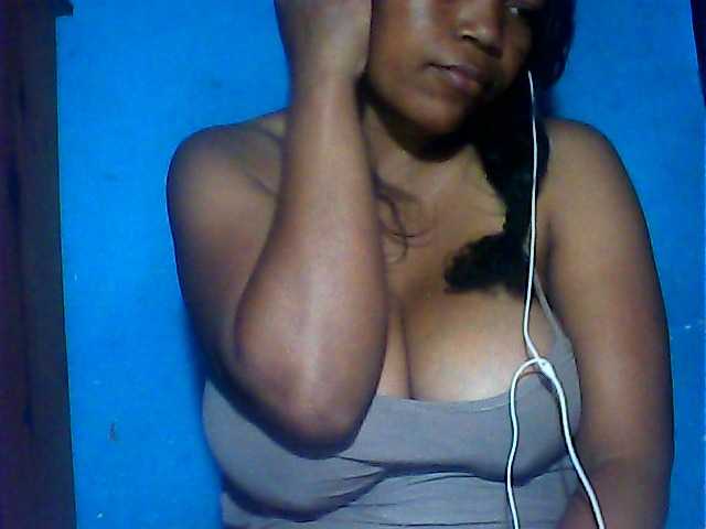MIRANDAW live cam on BongaCams