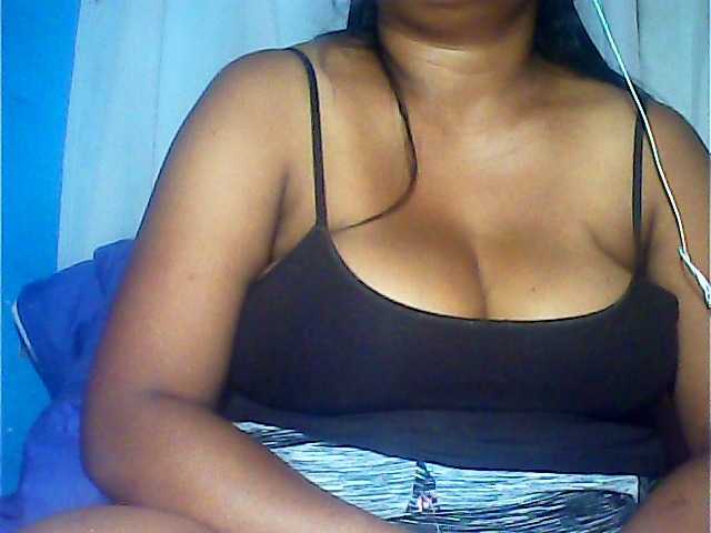 MIRANDAW live cam on BongaCams