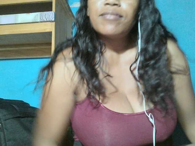 MIRANDAW live cam on BongaCams