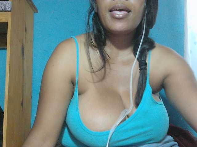 MIRANDAW live cam on BongaCams