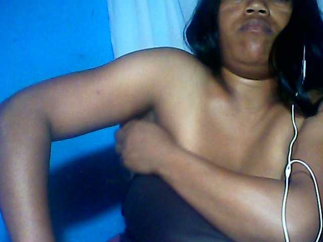 MIRANDAW live cam on BongaCams