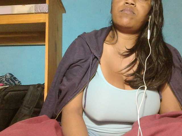 MIRANDAW live cam on BongaCams