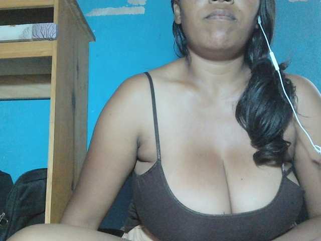 MIRANDAW live cam on BongaCams