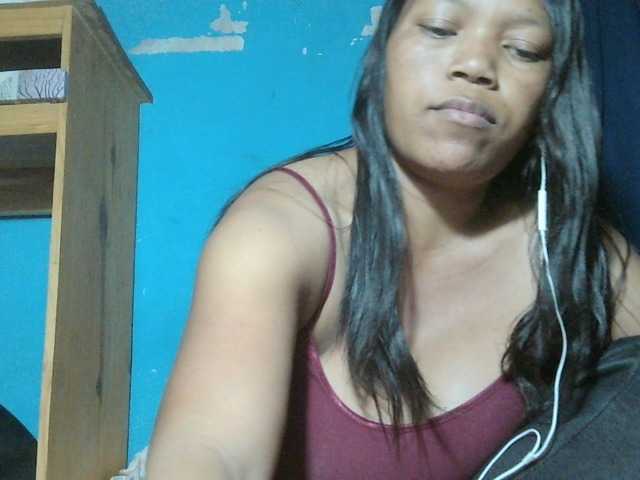 MIRANDAW live cam on BongaCams