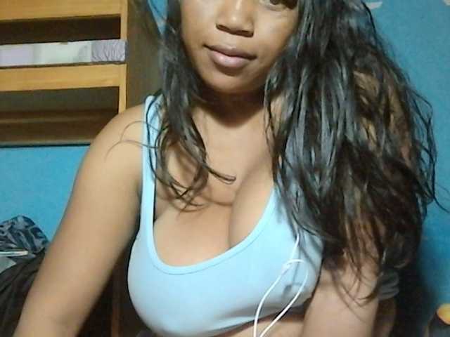 MIRANDAW live cam on BongaCams