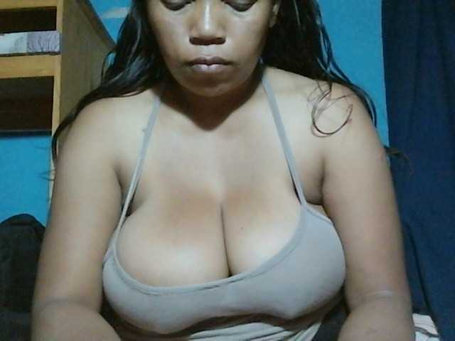 MIRANDAW live cam on BongaCams