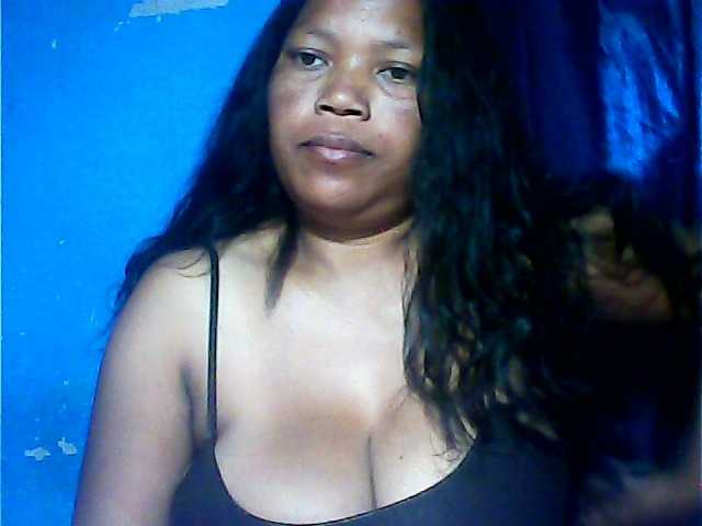MIRANDAW live cam on BongaCams