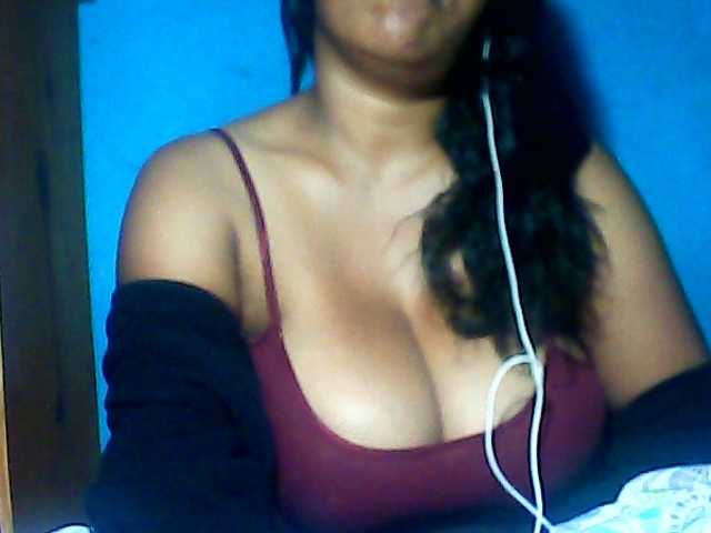 MIRANDAW live cam on BongaCams