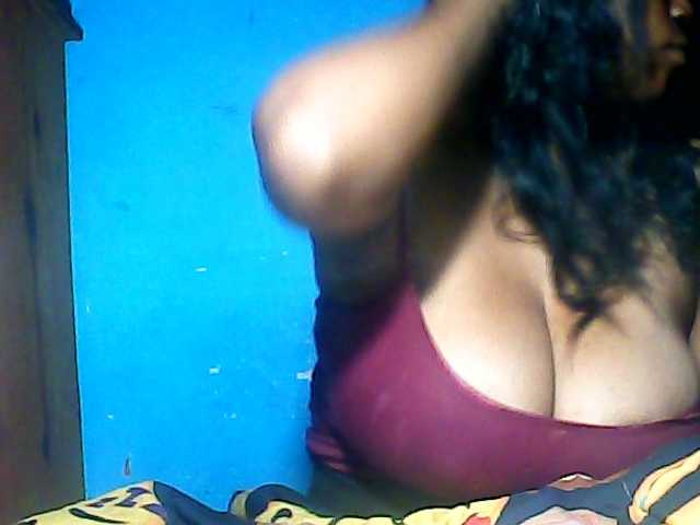 MIRANDAW live cam on BongaCams