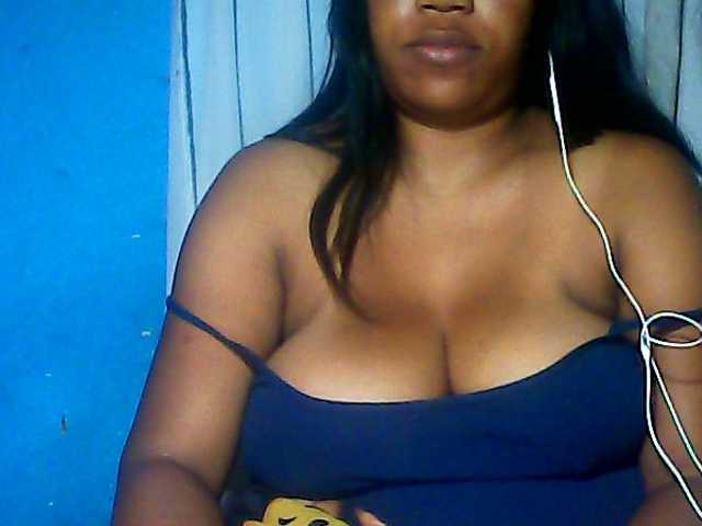 MIRANDAW live cam on BongaCams