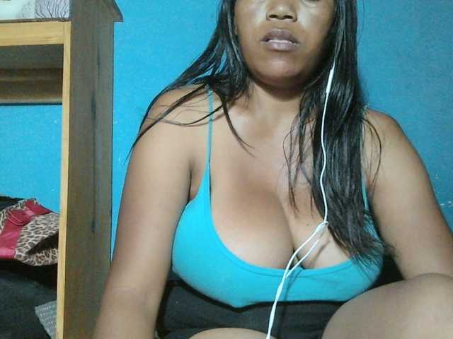 MIRANDAW live cam on BongaCams