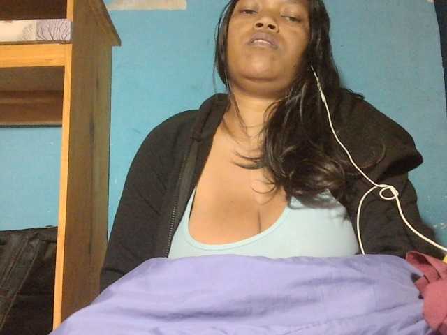 MIRANDAW live cam on BongaCams