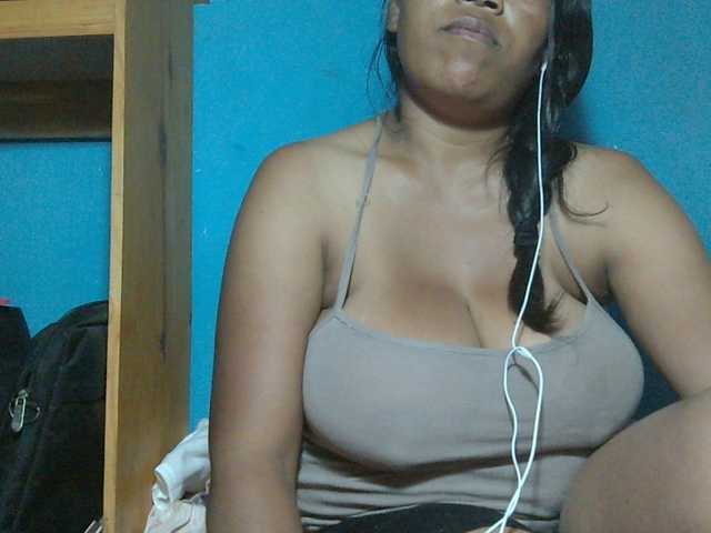 MIRANDAW live cam on BongaCams