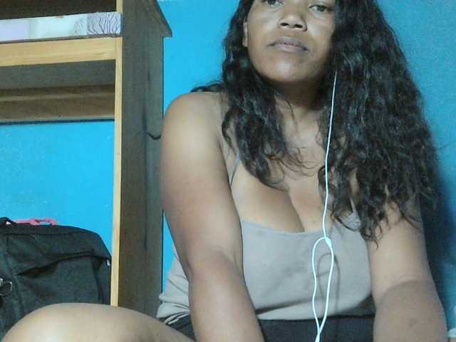MIRANDAW live cam on BongaCams