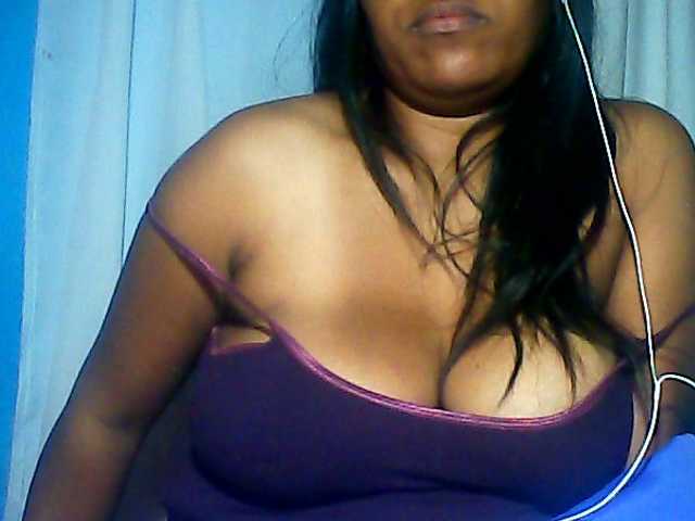 MIRANDAW live cam on BongaCams