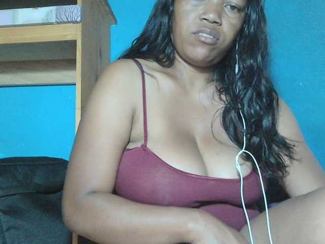 MIRANDAW live cam on BongaCams