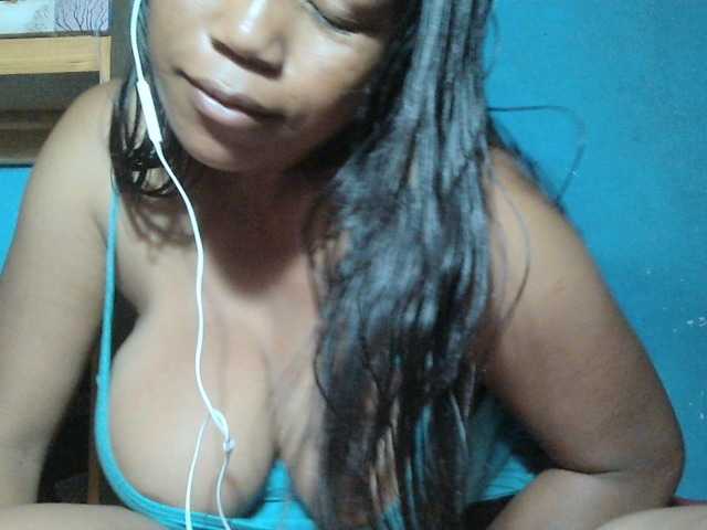 MIRANDAW live cam on BongaCams