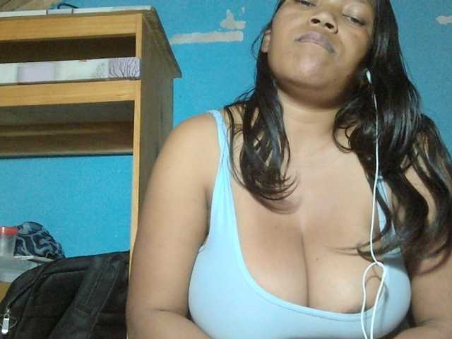MIRANDAW live cam on BongaCams