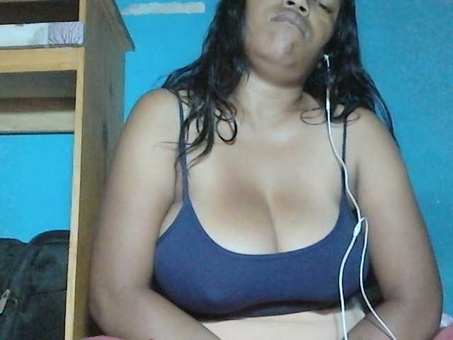 MIRANDAW live cam on BongaCams