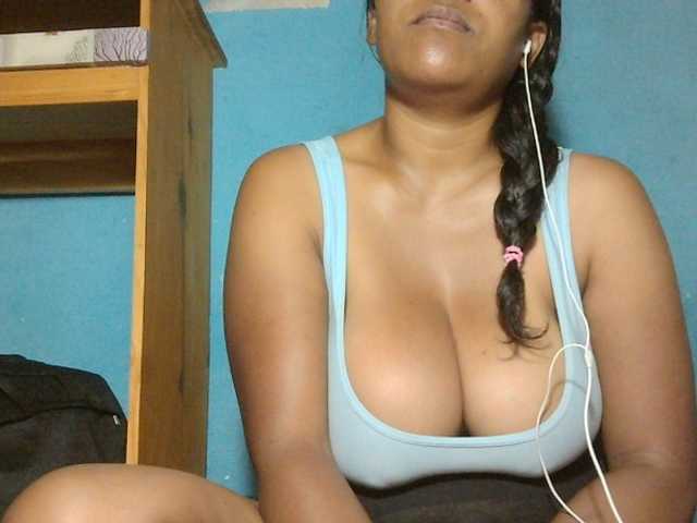 MIRANDAW live cam on BongaCams