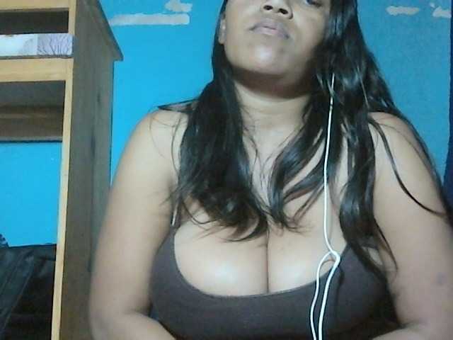 MIRANDAW live cam on BongaCams