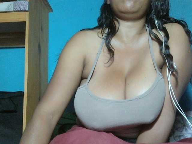 MIRANDAW, live now on BongaCams