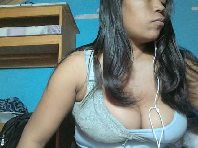 MIRANDAW live cam on BongaCams