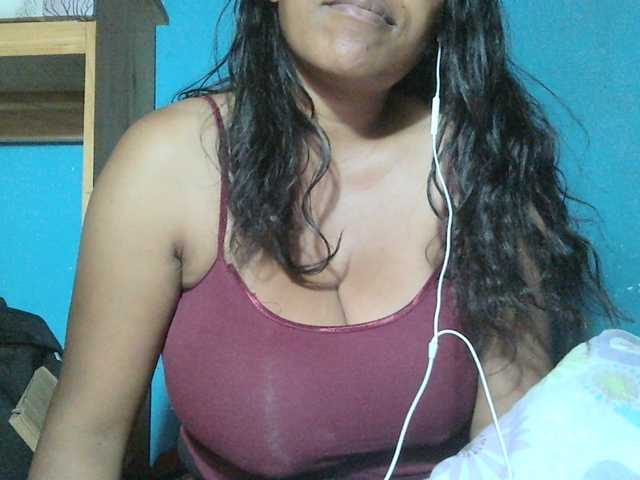 MIRANDAW live cam on BongaCams