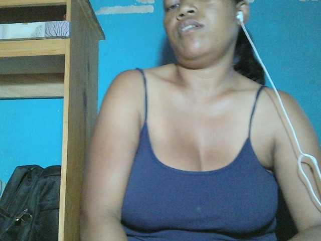MIRANDAW live cam on BongaCams