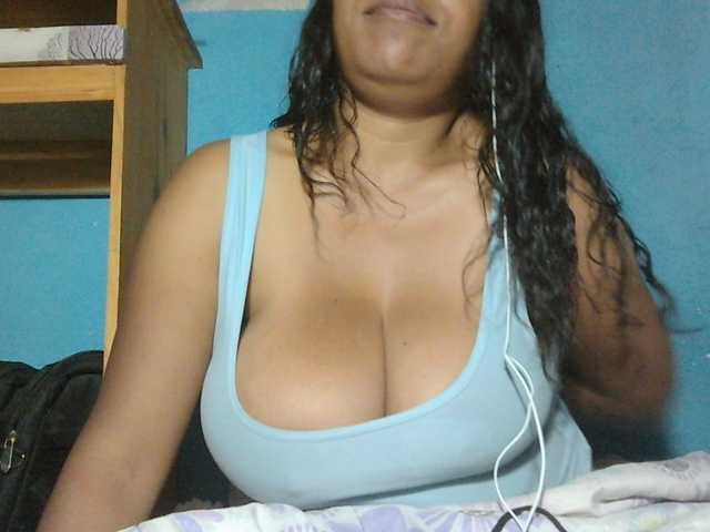 MIRANDAW live cam on BongaCams
