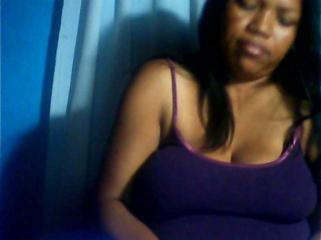 MIRANDAW live cam on BongaCams