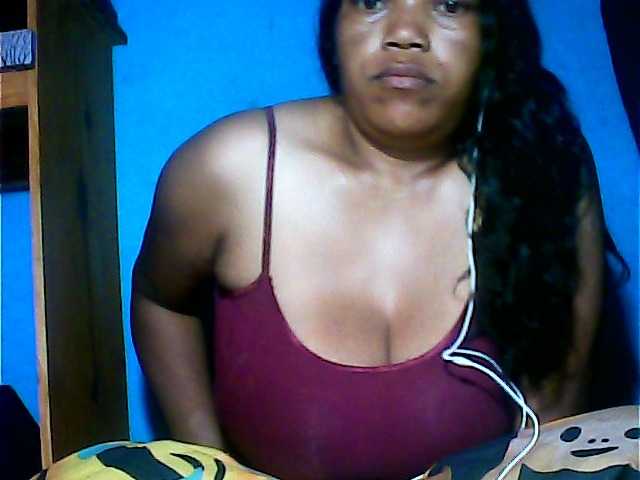 MIRANDAW live cam on BongaCams