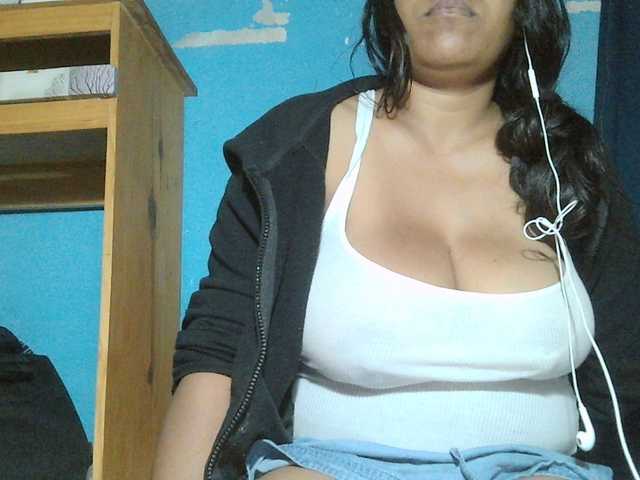 MIRANDAW live cam on BongaCams