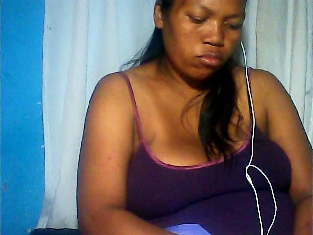 MIRANDAW live cam on BongaCams