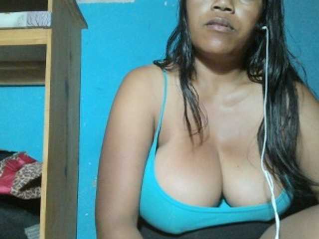MIRANDAW live cam on BongaCams