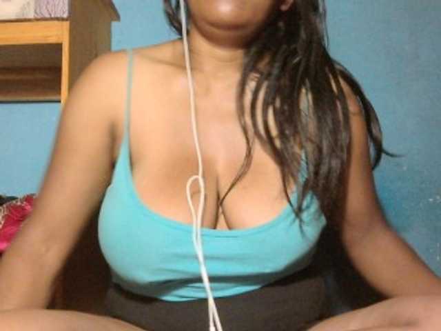 MIRANDAW live cam on BongaCams